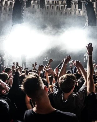 Live concert by J and The Causeways